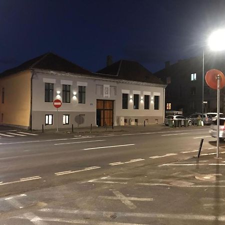 Апартаменты Garsoniera Delia Брашов Экстерьер фото